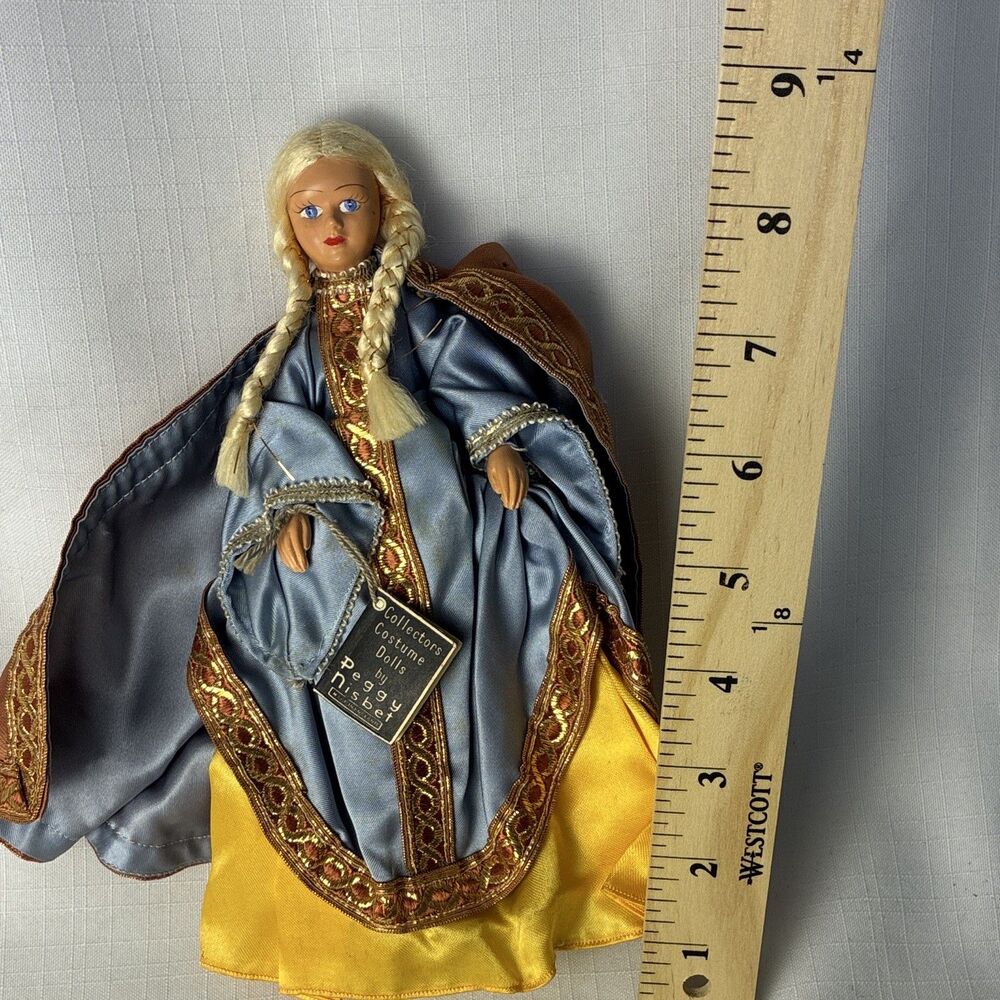Peggy Nisbet English Historical Costumes Queen Guinevere Doll 8in H/264